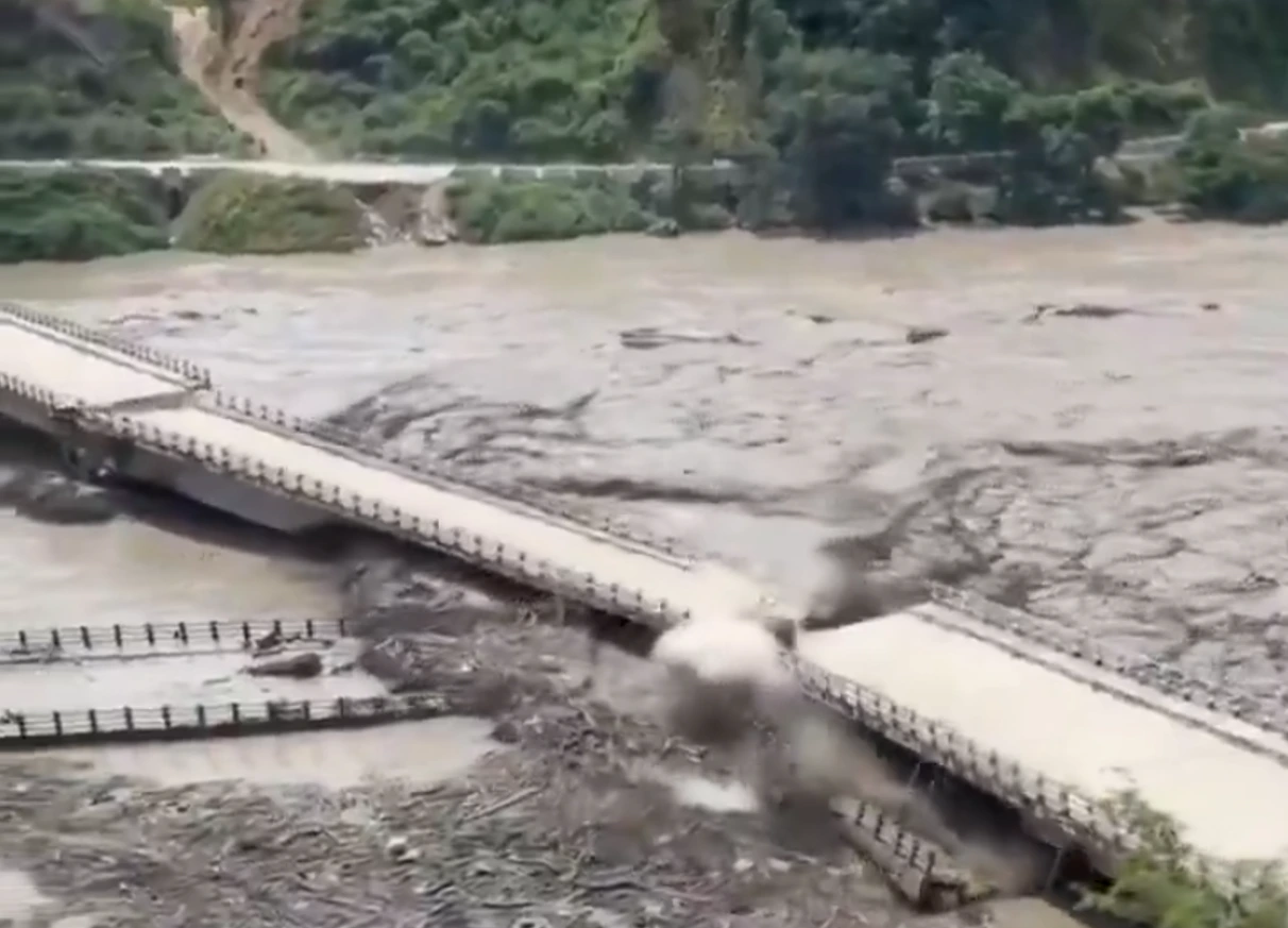 Sube a 350 la cifra de muertos en Nepal; advierten riesgo de nuevas inundaciones