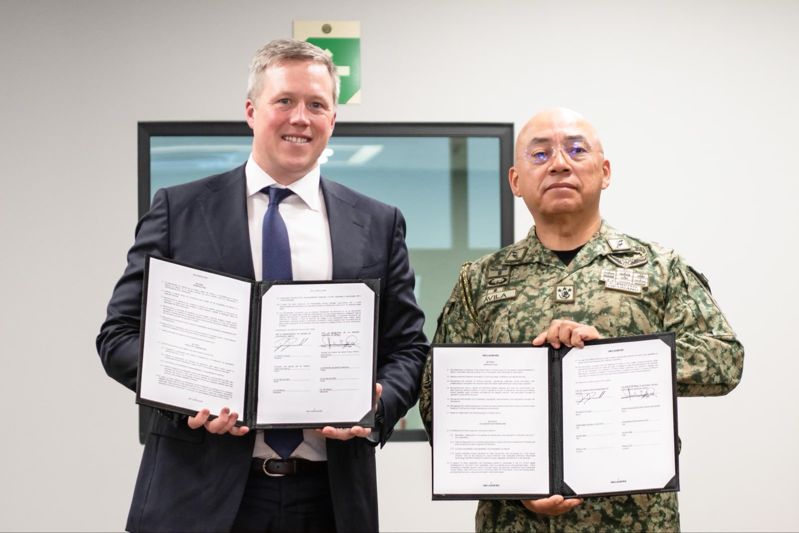 México y EU firman acuerdo de defensa para adquirir drones contra los cárteles
