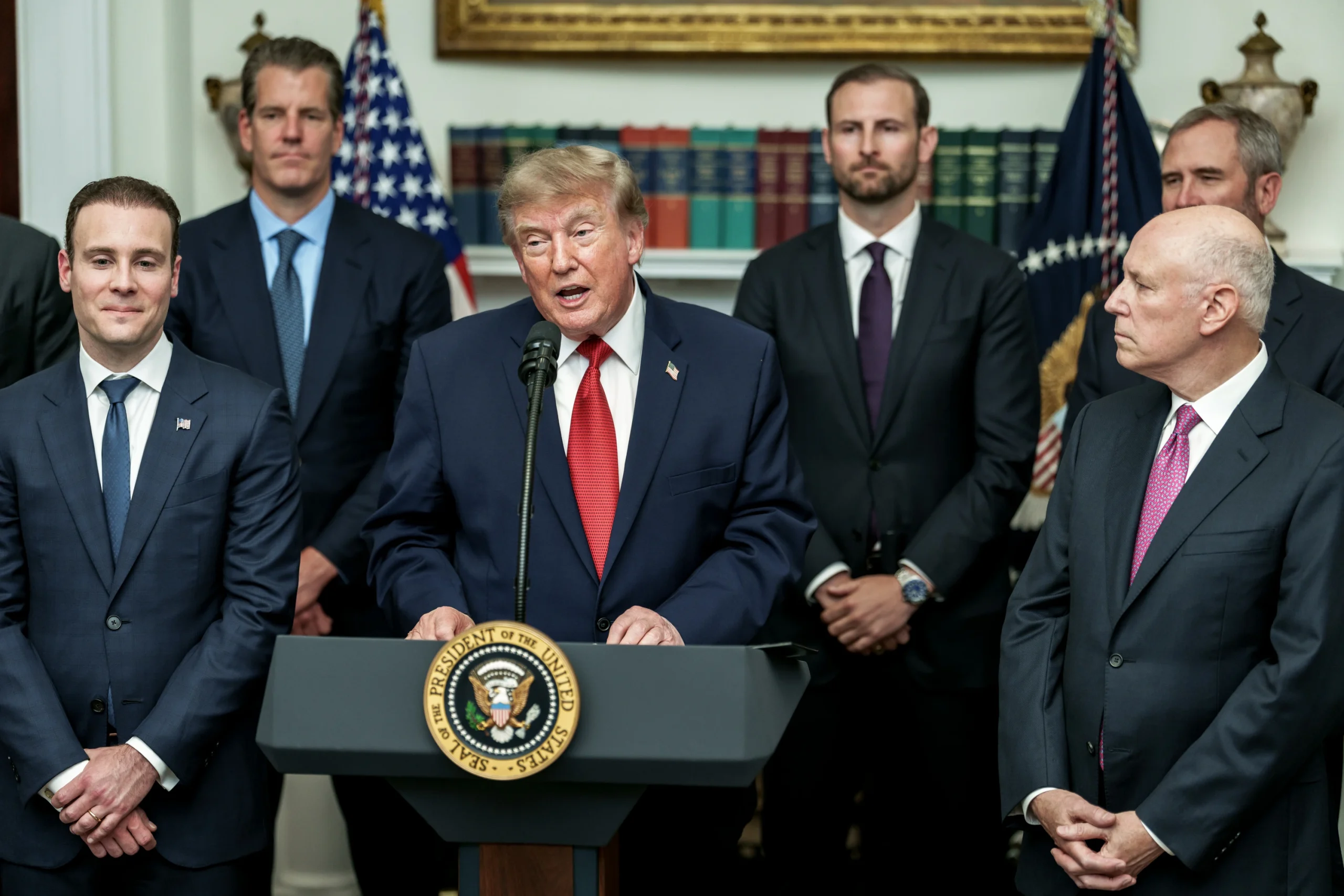 Trump redobla presión sobre Canadá con aranceles de 50% a autos y acero