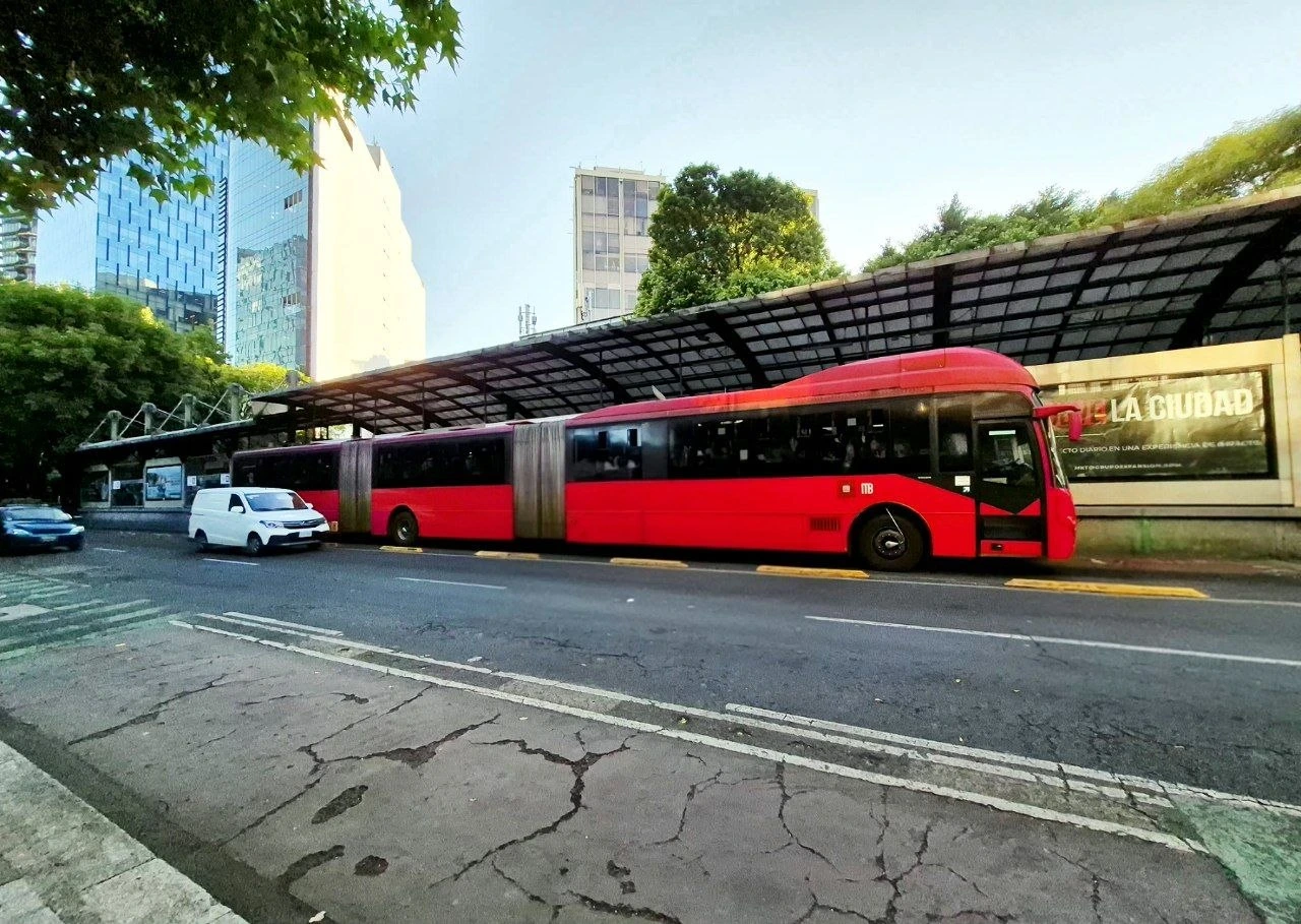 Beatriz quedó en silla de ruedas tras ser atropellada por un Metrobús; 10 años después pierde indemnización de 16 mdp