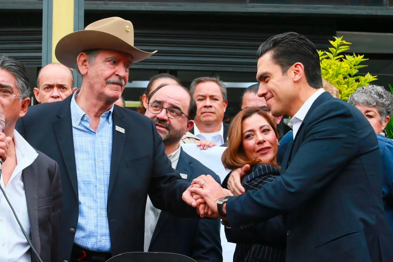 Fox respalda a Ruffo frente a la FGR y acusa al gobierno de un trato “indigno y brutal”