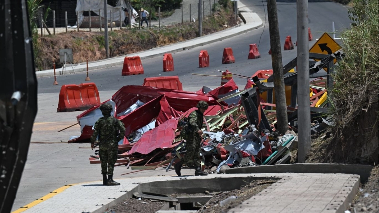 Explota coche bomba un día después de llegada de De la Espriella al poder