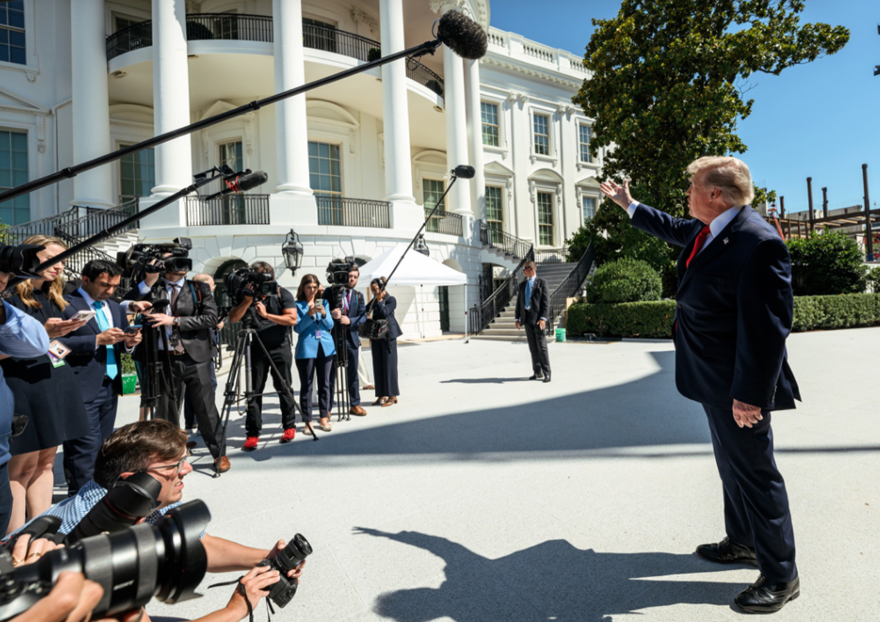 Victoria de la libertad de expresión en EU: regresan a la Casa Blanca periodistas de CNN, MS NOW y Politico