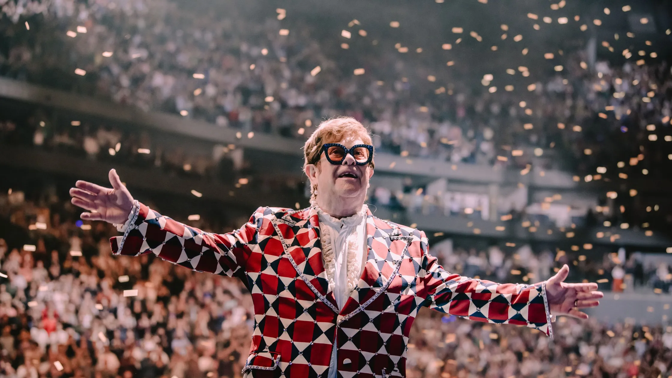 Rematan boletos para los conciertos de Elton John en CDMX; el músico anuncia un 60% de descuento