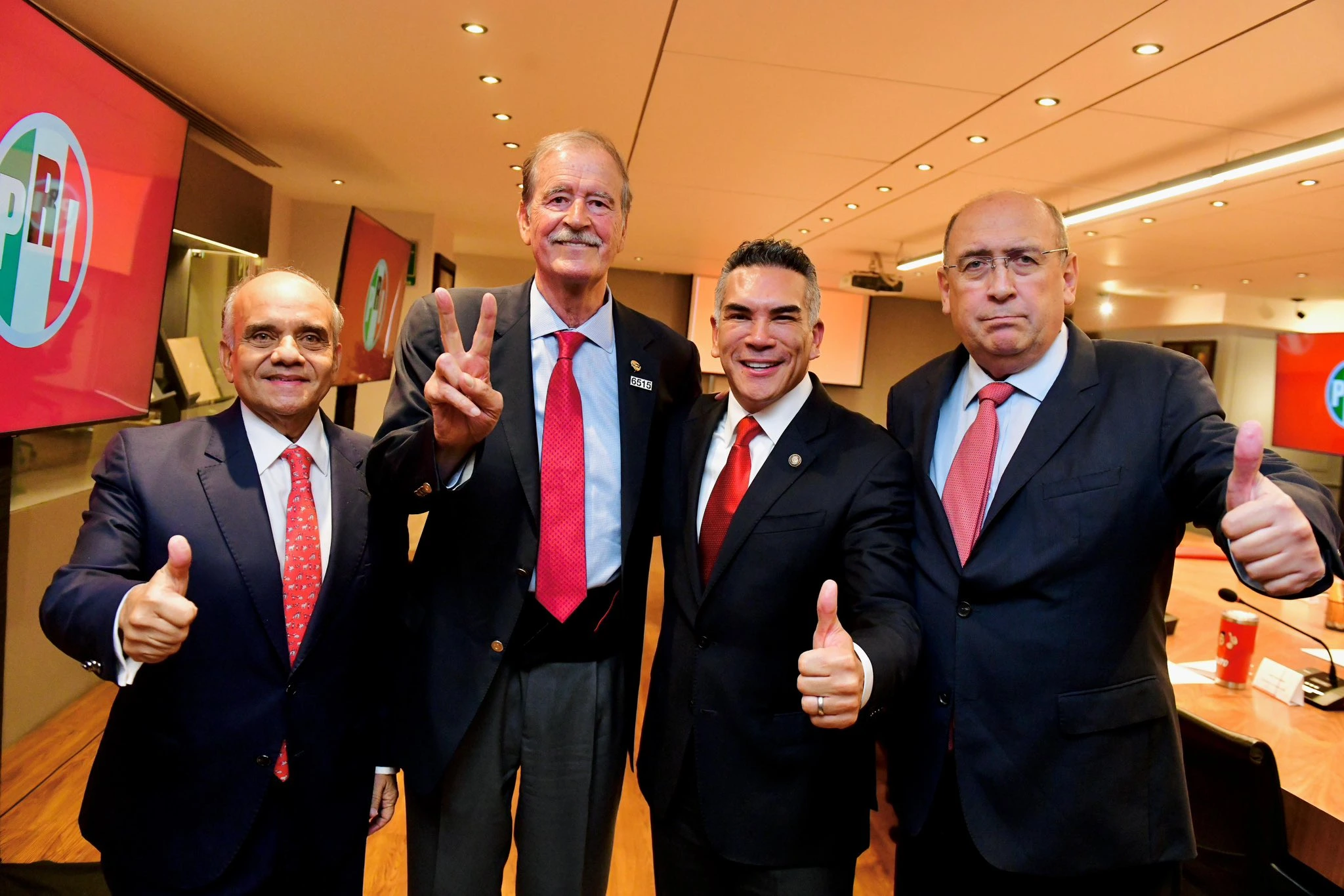 Sheinbaum lleva dos días atacando la reunión de Fox con priistas