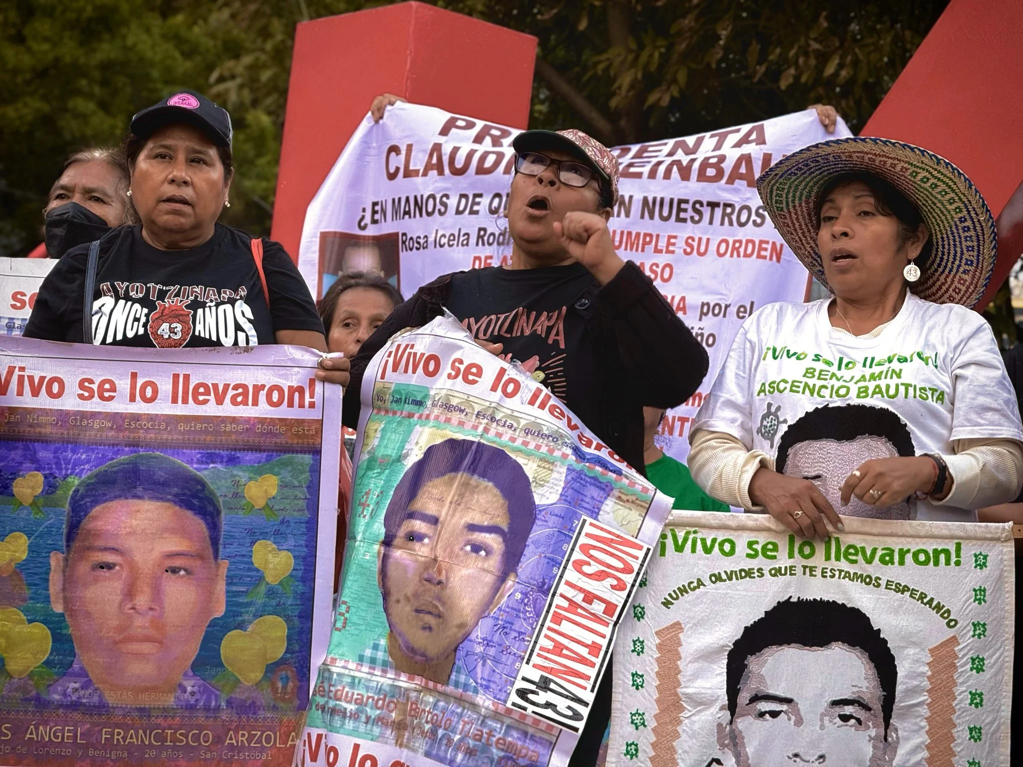 Restos óseos de normalistas de Ayotzinapa no se envían a Innsbruck por negativa de los padres, afirman autoridades