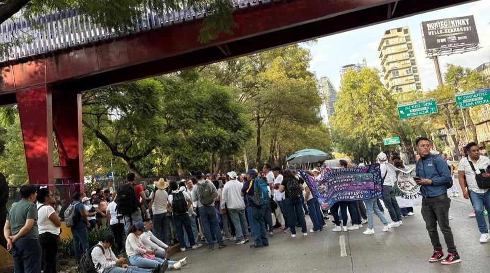 “¡No te vayas a enfermar porque no hay material”, protestan trabajadores del IMSS