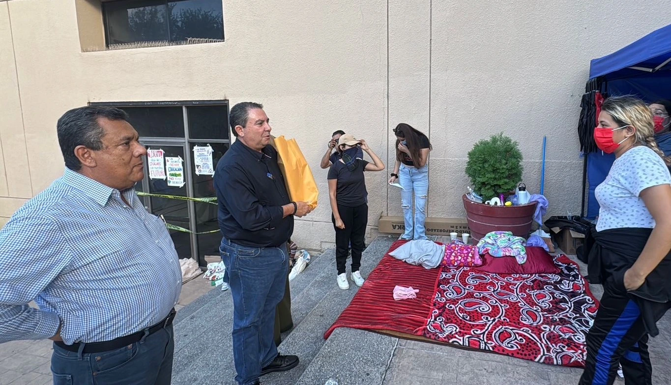 Autoridades de Chihuahua piden a normalistas liberar instalaciones de la Secretaría de Educación