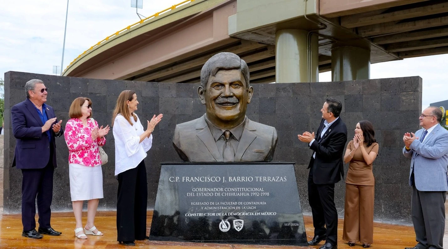 Honran a Pancho Barrio con busto y reconocen su legado político en Chihuahua