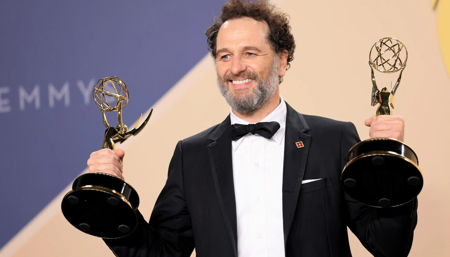 La Maldición de Widow's Bay, la gran ganadora en los Emmys y Michael J. Fox recibe el premio Bob Hope