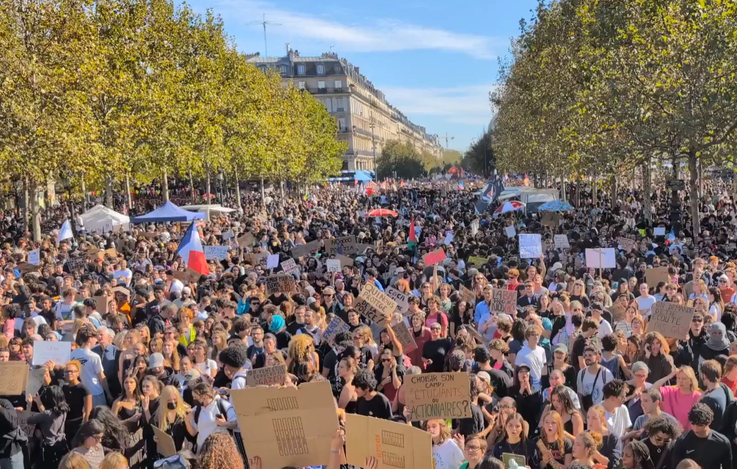 Cientos de miles de personas toman las calles de Francia; crece el movimiento estudiantil