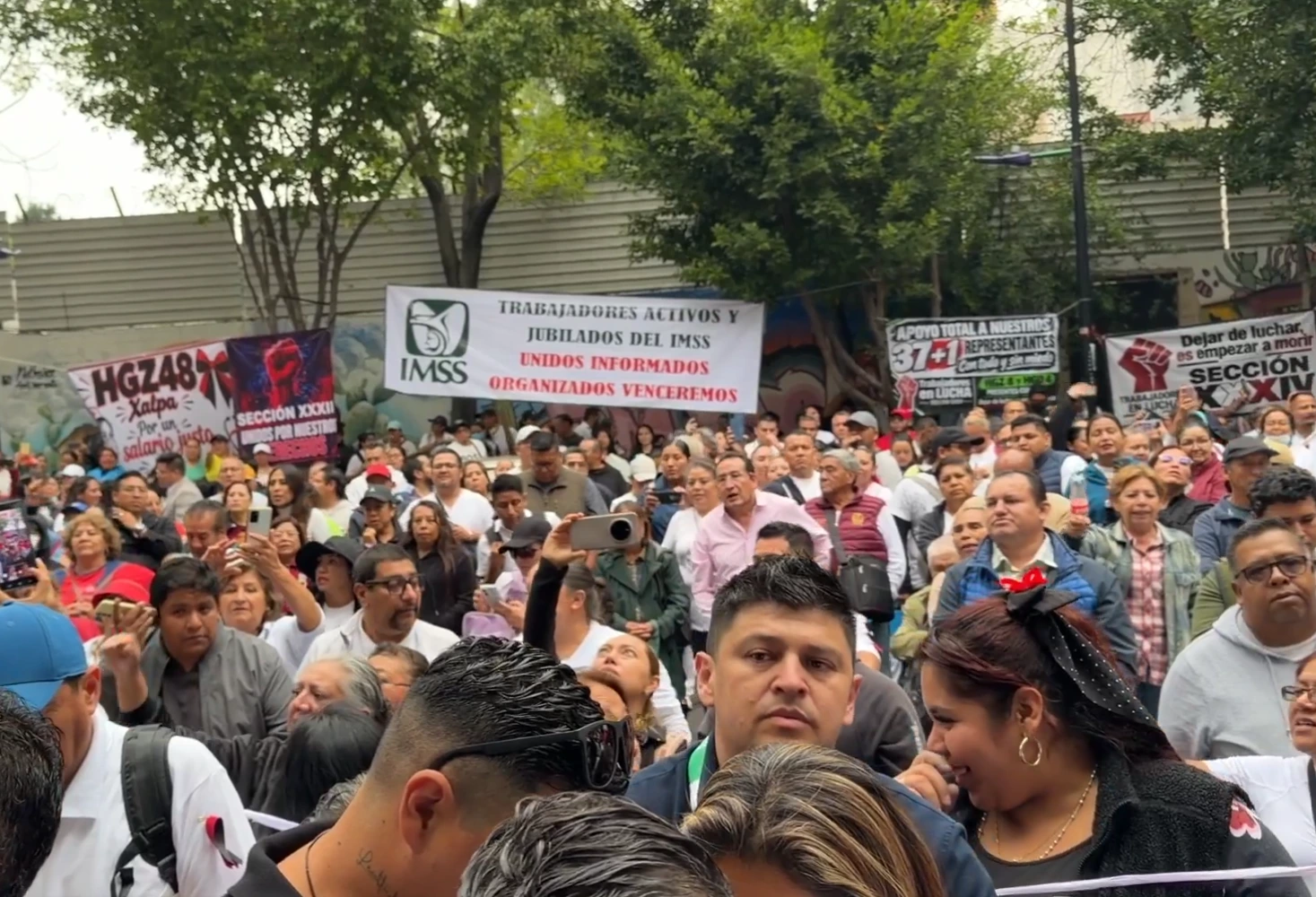 Trabajadores del IMSS arrecian protesta y marcharán contra el desabasto