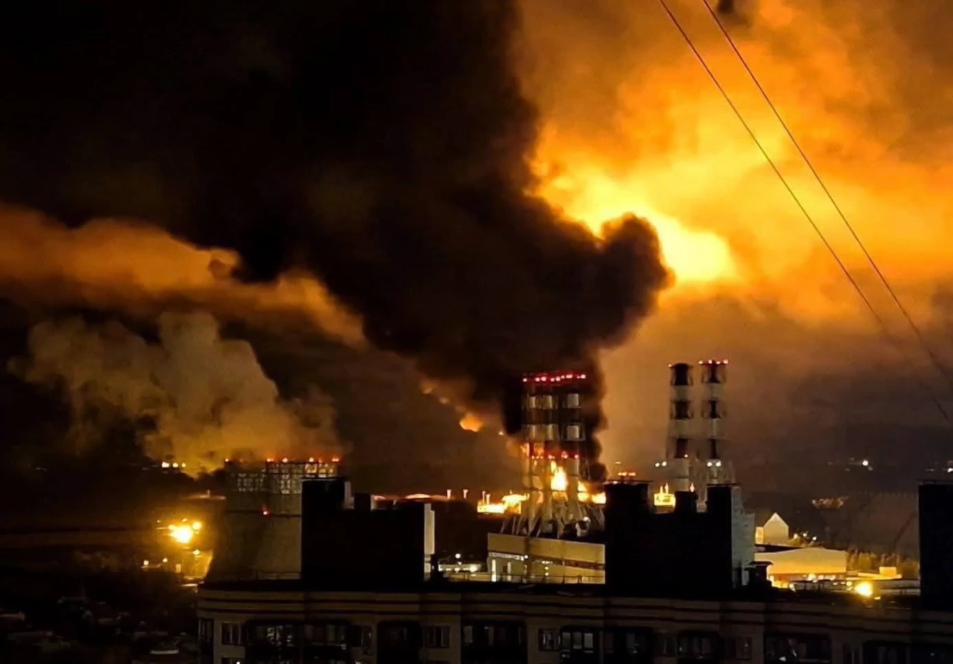 Ucrania ataca San Petersburgo e incendia instalaciones petroleras rusas