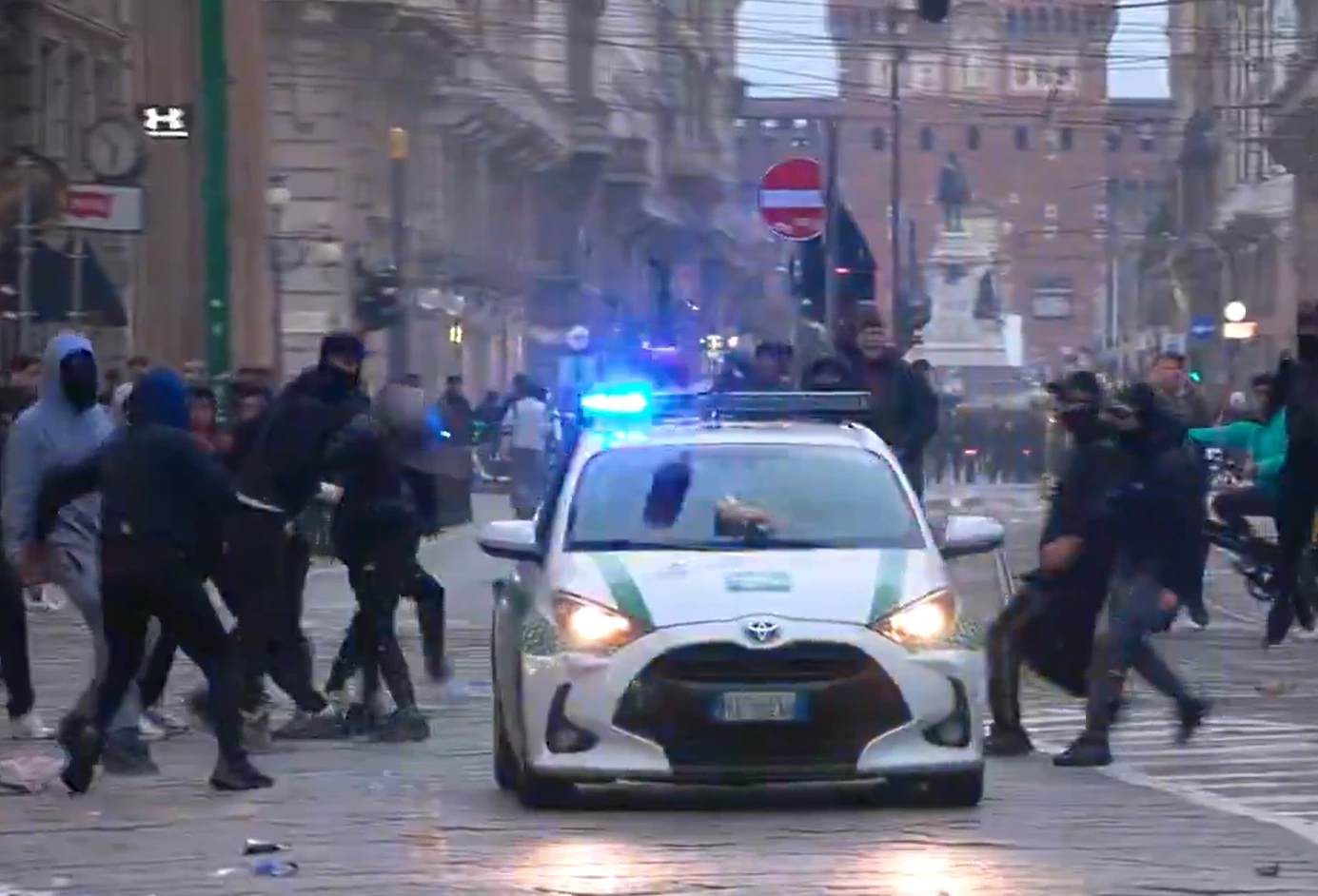 Italia se contagia de las protestas en Francia; Milán se convierte en epicentro de disturbios