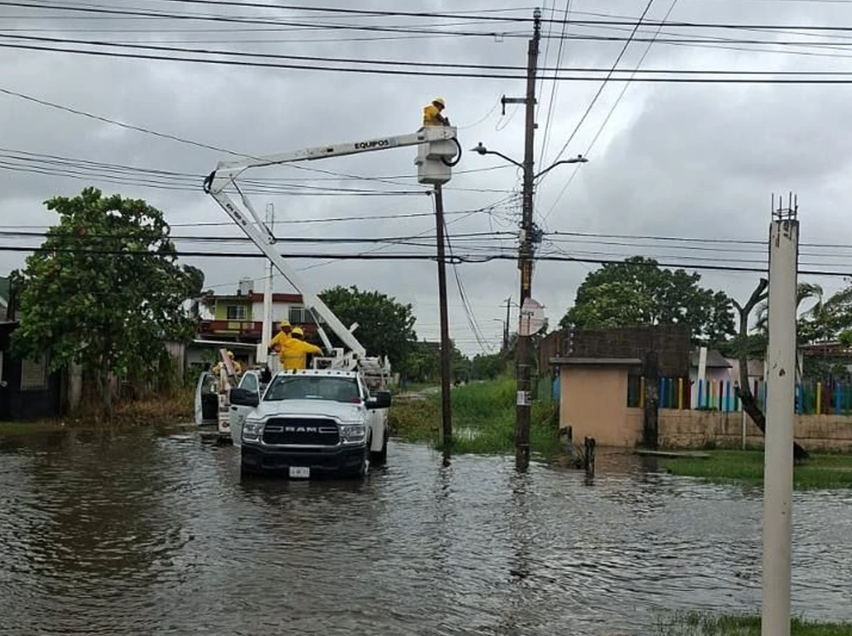 Inundaciones en Veracruz afectan 57 colonias y localidades; reportan cuatro muertos