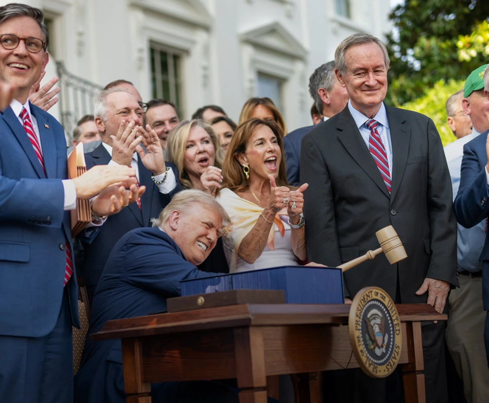 Trump cae a 36% de aprobación a dos semanas de las elecciones de medio término en EU: NYT