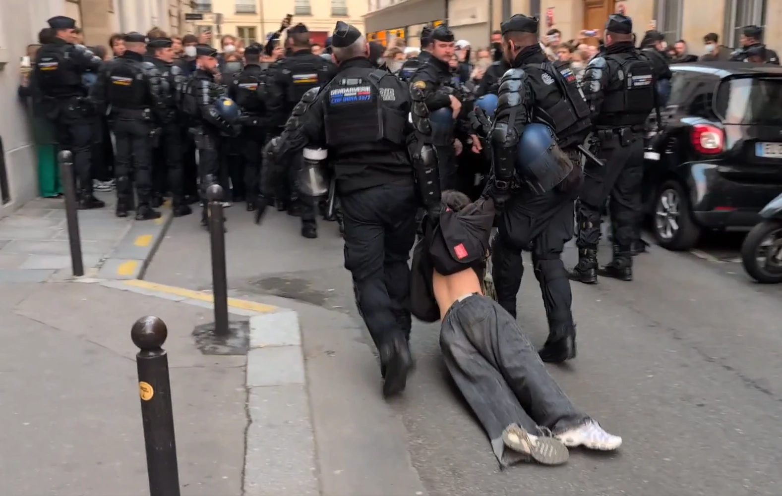 Macron prohibirá protestas “ilegítimas” en Francia tras disturbios y saqueos