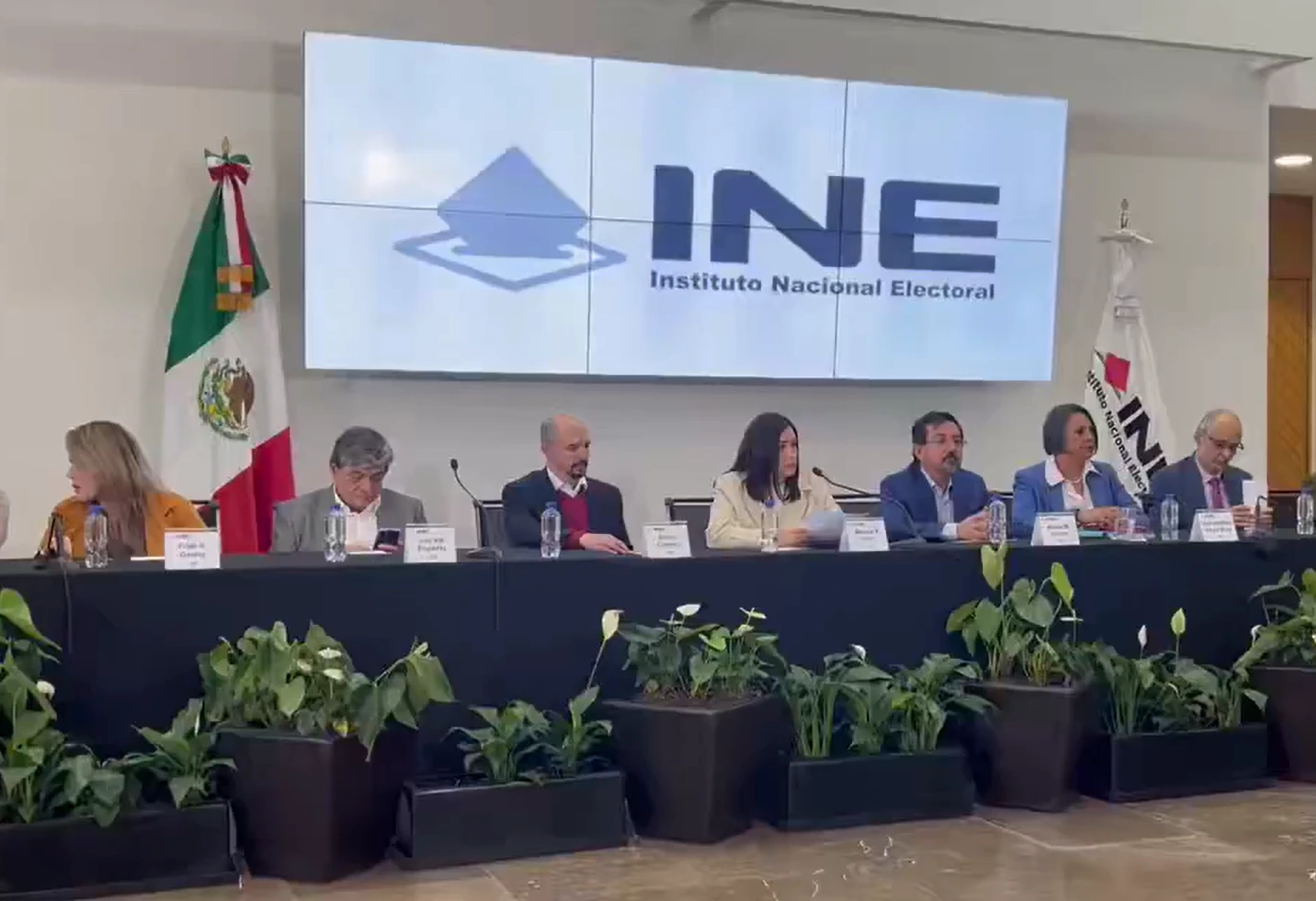 Renuncian tres funcionarios del INE ligados a Taddei; Blanca Cruz asume presidencia interina