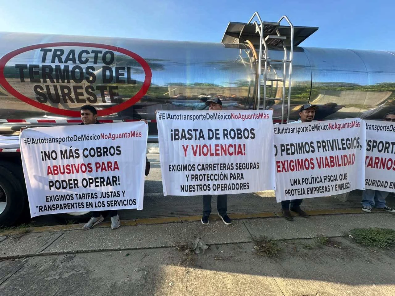 Transportistas se movilizan en 19 estados; reportan 38 puntos de protesta