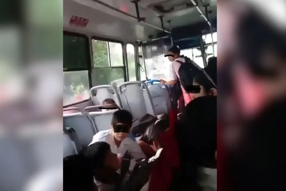 Balean y persiguen autobús con adolescentes en Sinaloa, estado con más de 20 mil elementos desplegados
