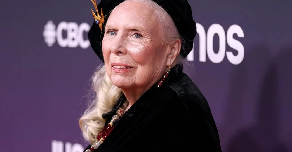 Joni Mitchell obtiene la ciudadanía estadounidense tras seis décadas de vivir en el país