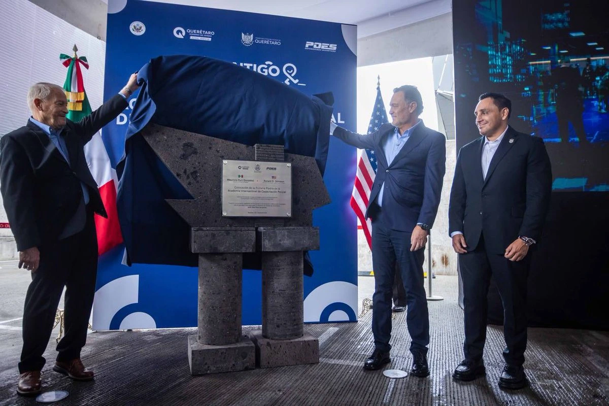 Sheinbaum llama a cuentas al embajador Johnson y al gobernador de Querétaro