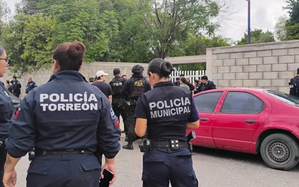 Exalumnos atacan secundaria de Torreón; matan a subdirectora y tres personas resultan heridas