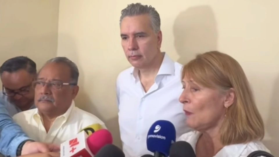 Morenistas se unen para tumbar a Clara Luz Flores de la coordinación de Nuevo León